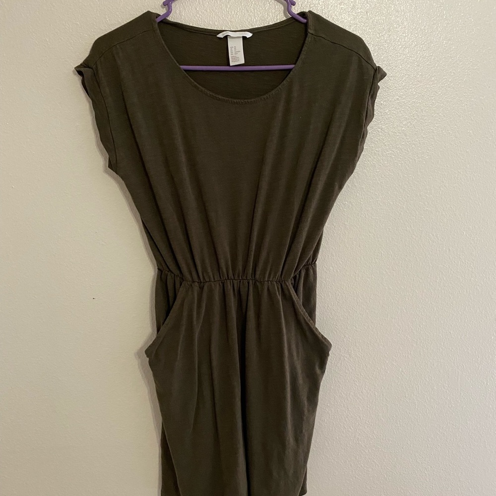 Green dress with pockets